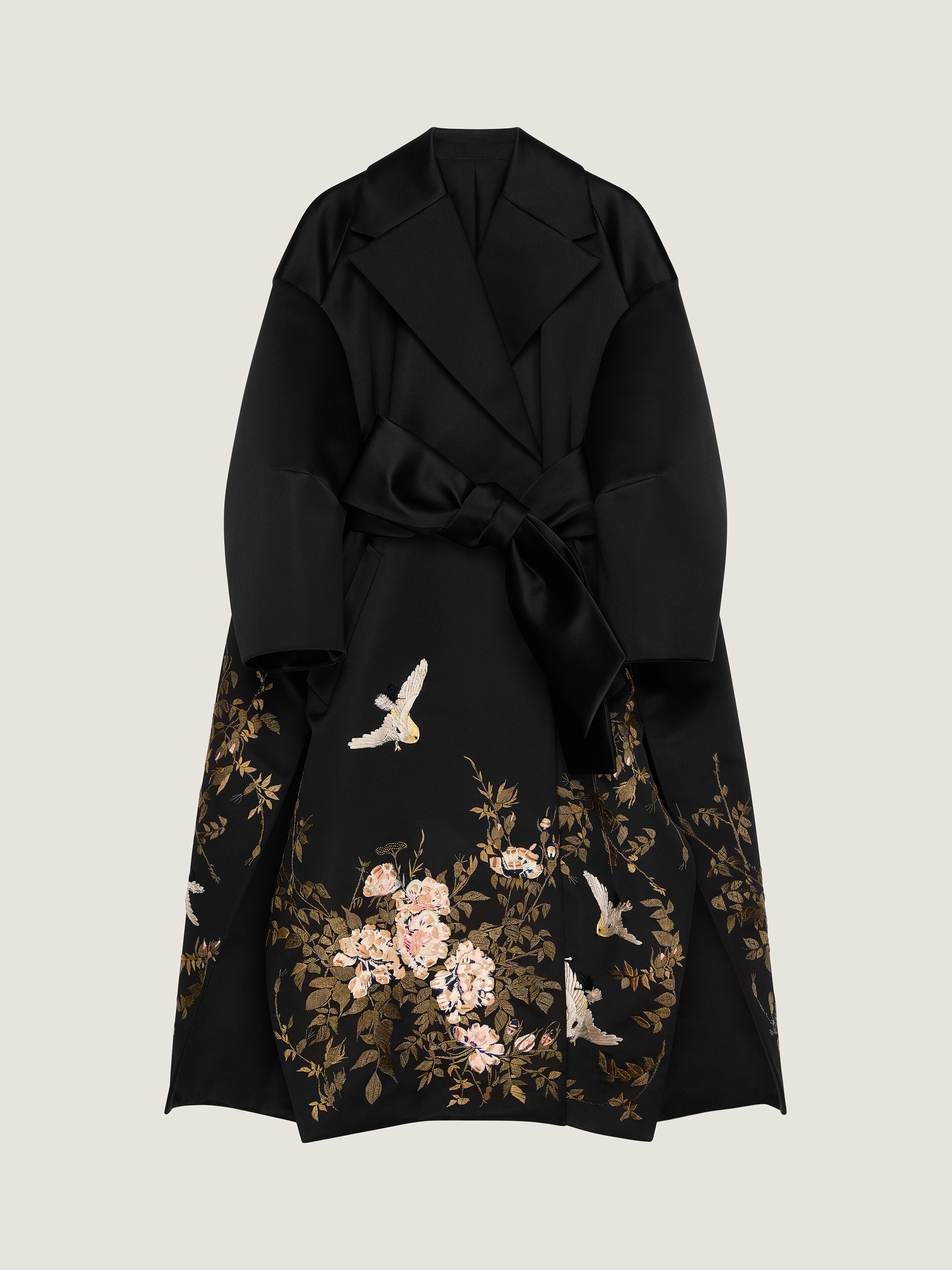 Cocoon coat in satin with embroideries and cape
